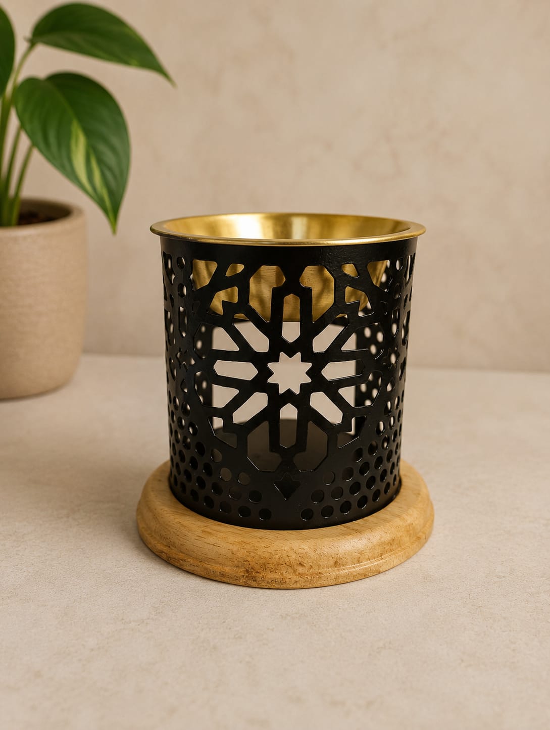 Black Metal Aroma Oil Burner with Geometric Cutwork
